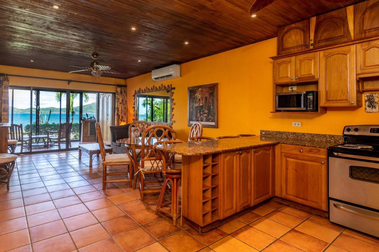 Warm Interiors And Orange Hues On Ground Floor In Front Of Beach Playa Flamingo Exteriér fotografie
