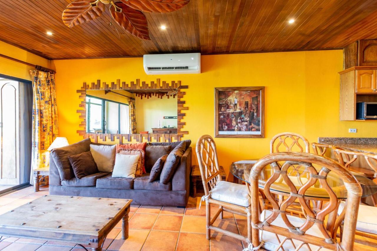 Warm Interiors And Orange Hues On Ground Floor In Front Of Beach Playa Flamingo Exteriér fotografie