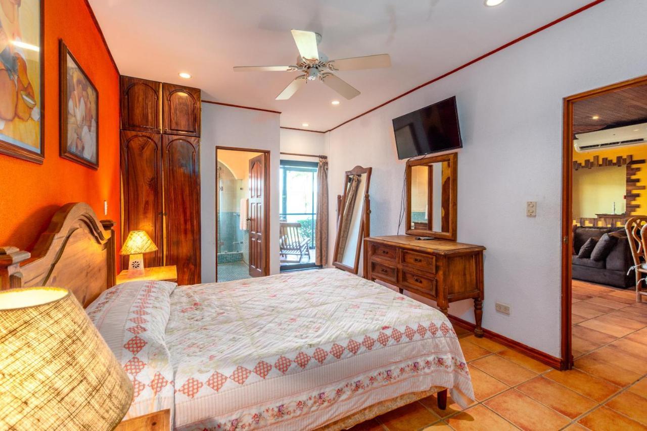 Warm Interiors And Orange Hues On Ground Floor In Front Of Beach Playa Flamingo Exteriér fotografie